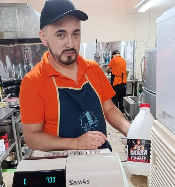 Diego Enrique|Dueño de local de salchipapas